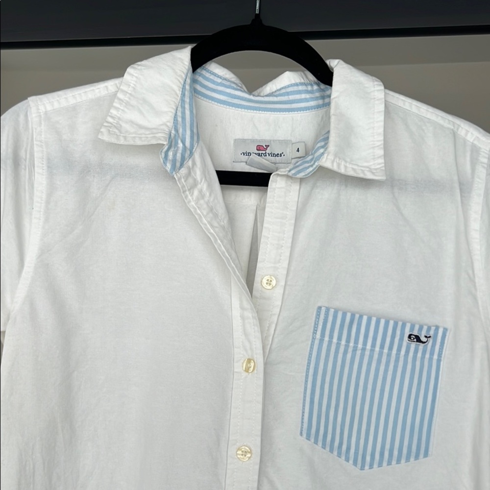 Vineyard Vines White and Blue Casual Button Down Shirt